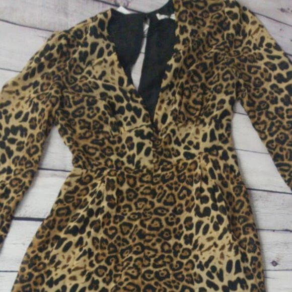 NWT Glamorous Leopard Plunge Jumpsuit Petite - Picture 4 of 7
